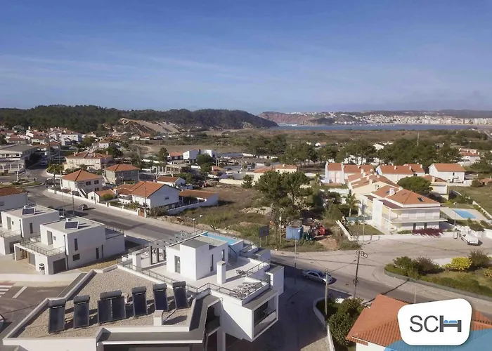 Janelas De Salir - By Sch شقة