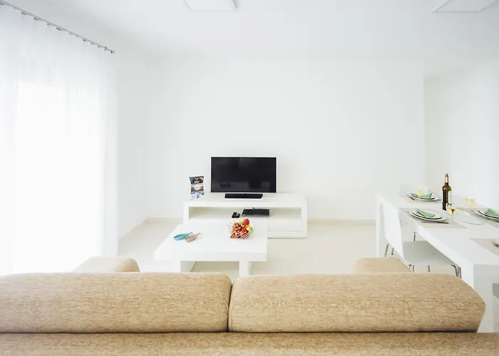 Janelas De Salir - By Sch شقة